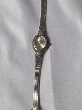 Vintage Victoria Rhein Bubble Crystal Hearts Two Tone Petite Watch